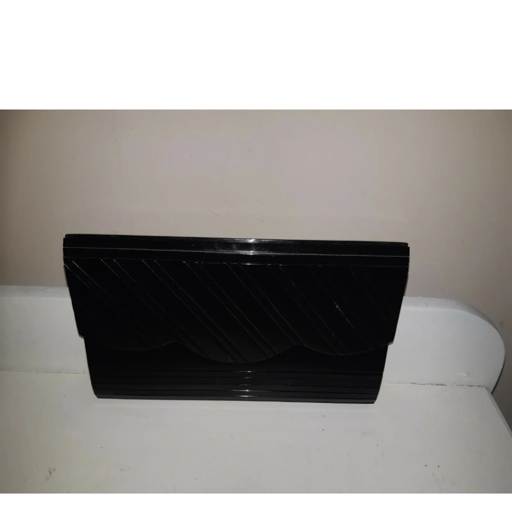 Uk.D973682, Uk Pat 1519246 purse, 9.5'' X 6'' black